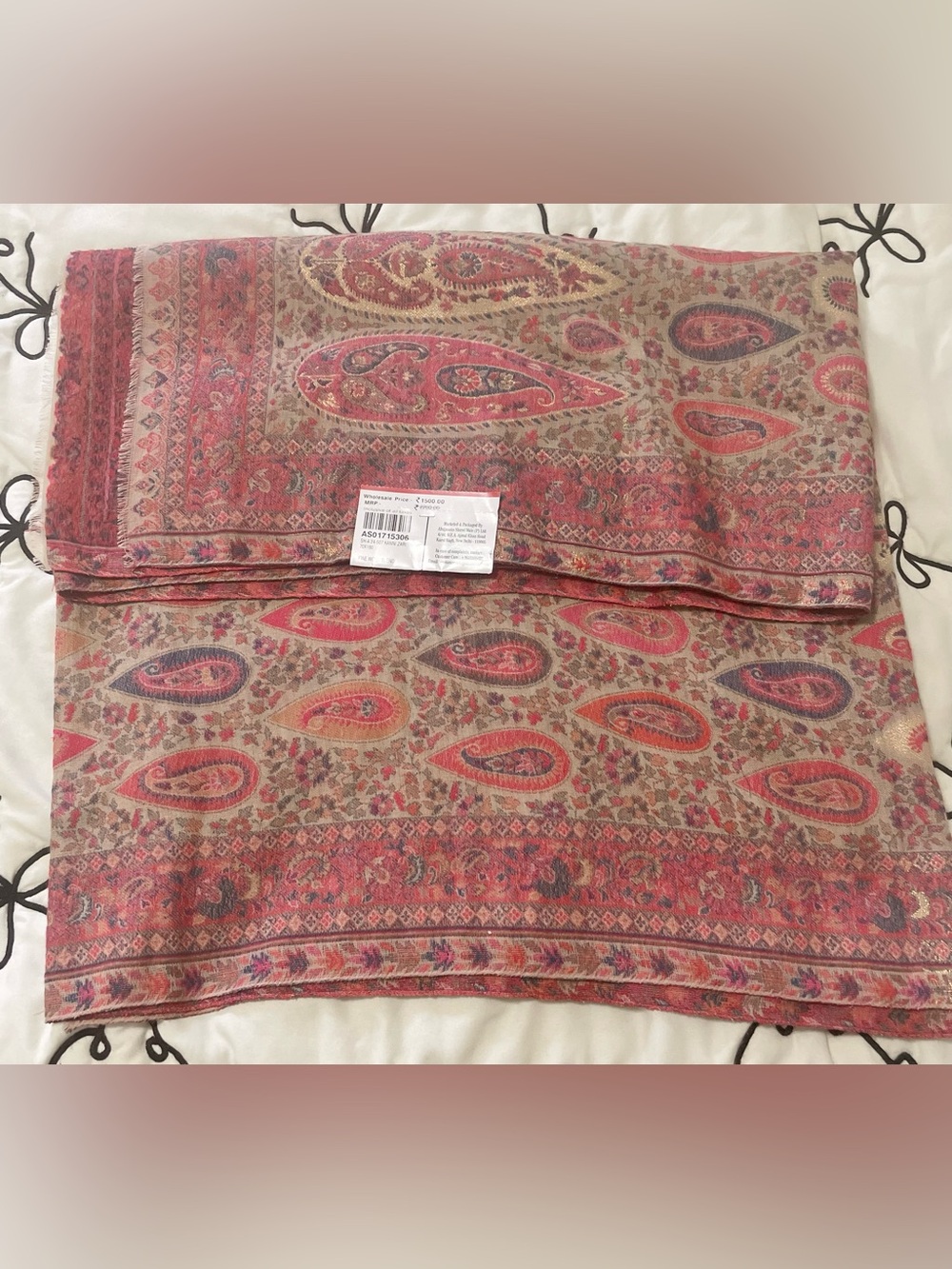 Paisley Pattern Lightweight Women’s Wrap in Red and Tan
